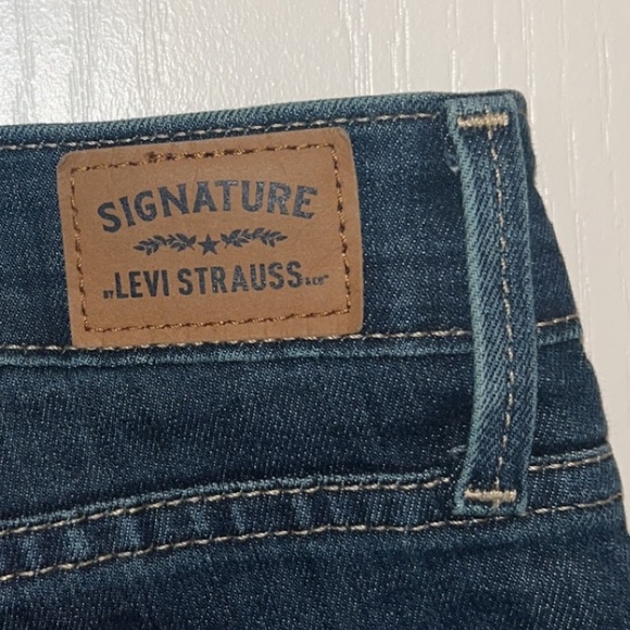 Levi’s Capris - Picture 4 of 5